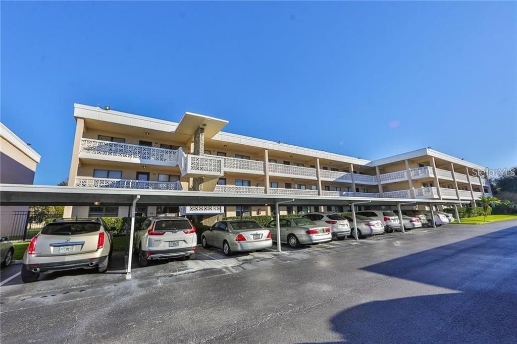 4920 LOCUST STREET NE UNIT 304 ST PETERSBURG, FL 33703