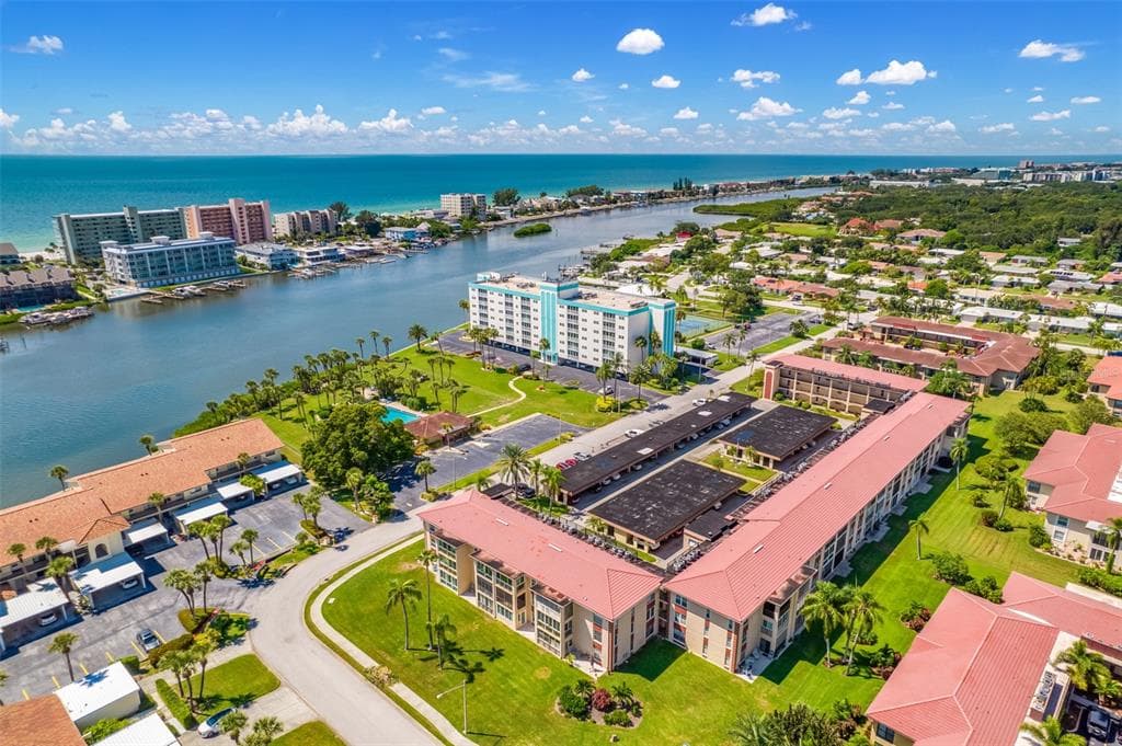 10215 REGAL DRIVE UNIT 52 LARGO, FL 33774
