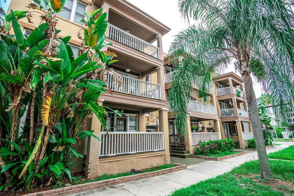 344 4TH STREET S UNIT 11 ST PETERSBURG, FL 33701