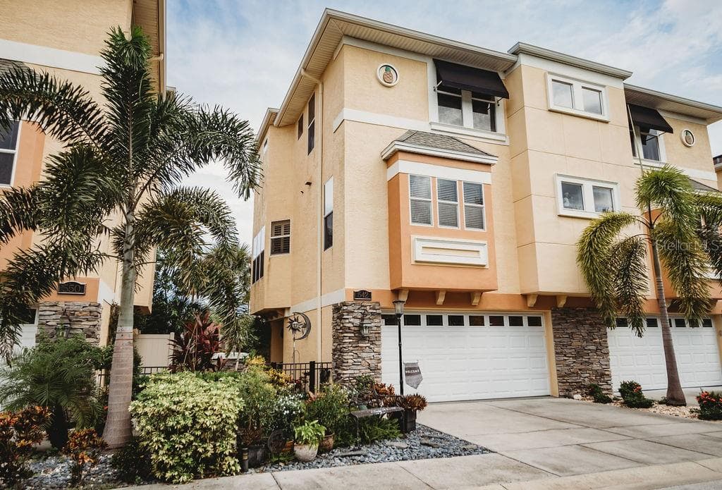 542 RIVERCREST LANE TARPON SPRINGS, FL 34689