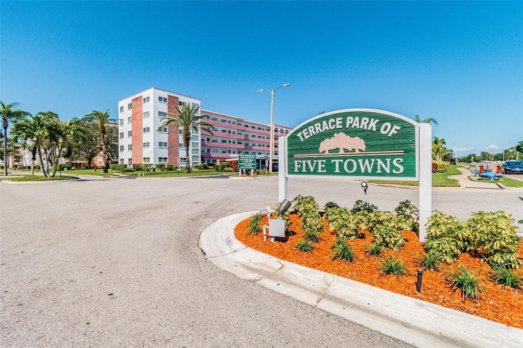 5501 80TH STREET N UNIT 104 ST PETERSBURG, FL 33709