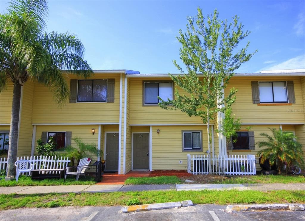 22630 GAGE LOOP UNIT 8 LAND O LAKES, FL 34639
