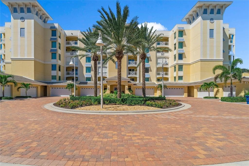 800 COLLANY ROAD UNIT 304 TIERRA VERDE, FL 33715
