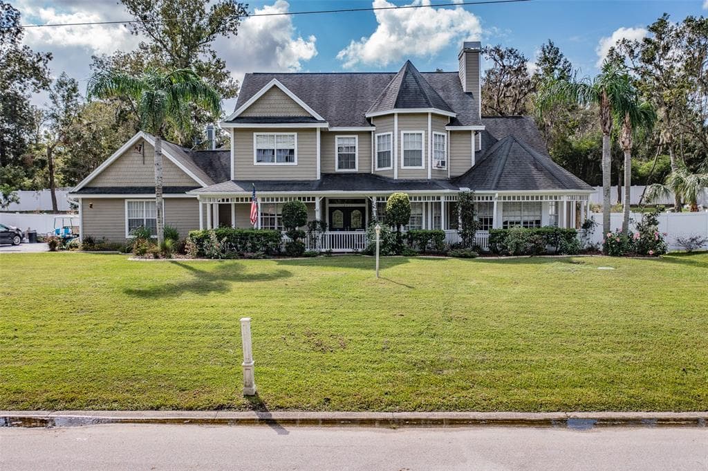12511 LAKE HILLS DR