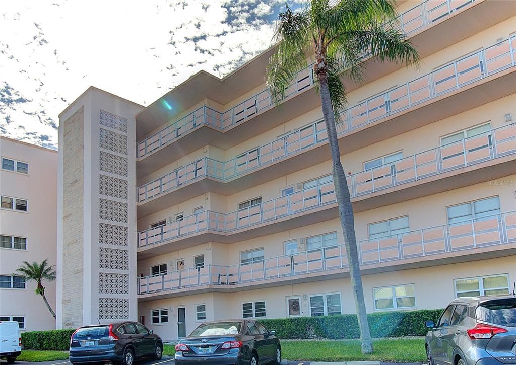 5623 80TH STREET N UNIT 512 ST PETERSBURG, FL 33709