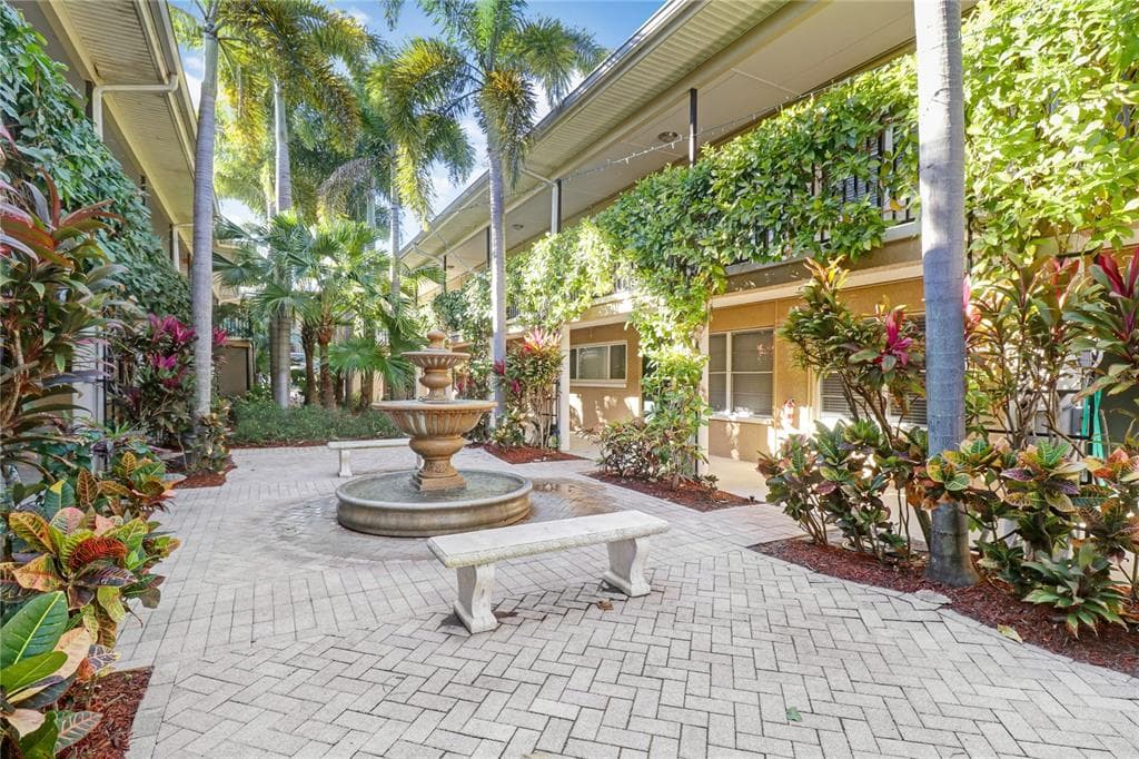 212 S CHURCH AVENUE UNIT 206 TAMPA, FL 33609