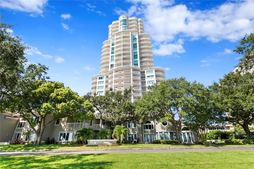 3507 BAYSHORE BOULEVARD UNIT 102 TAMPA, FL 33629