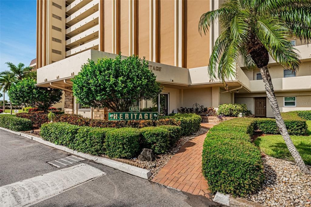 4575 COVE CIRCLE UNIT 808 ST PETERSBURG, FL 33708