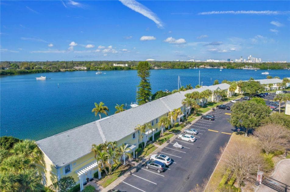 3889 POMPANO DRIVE SE ST PETERSBURG, FL 33705