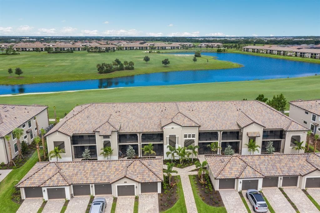 5674 PALMER CIRCLE UNIT 102 LAKEWOOD RANCH, FL 34211