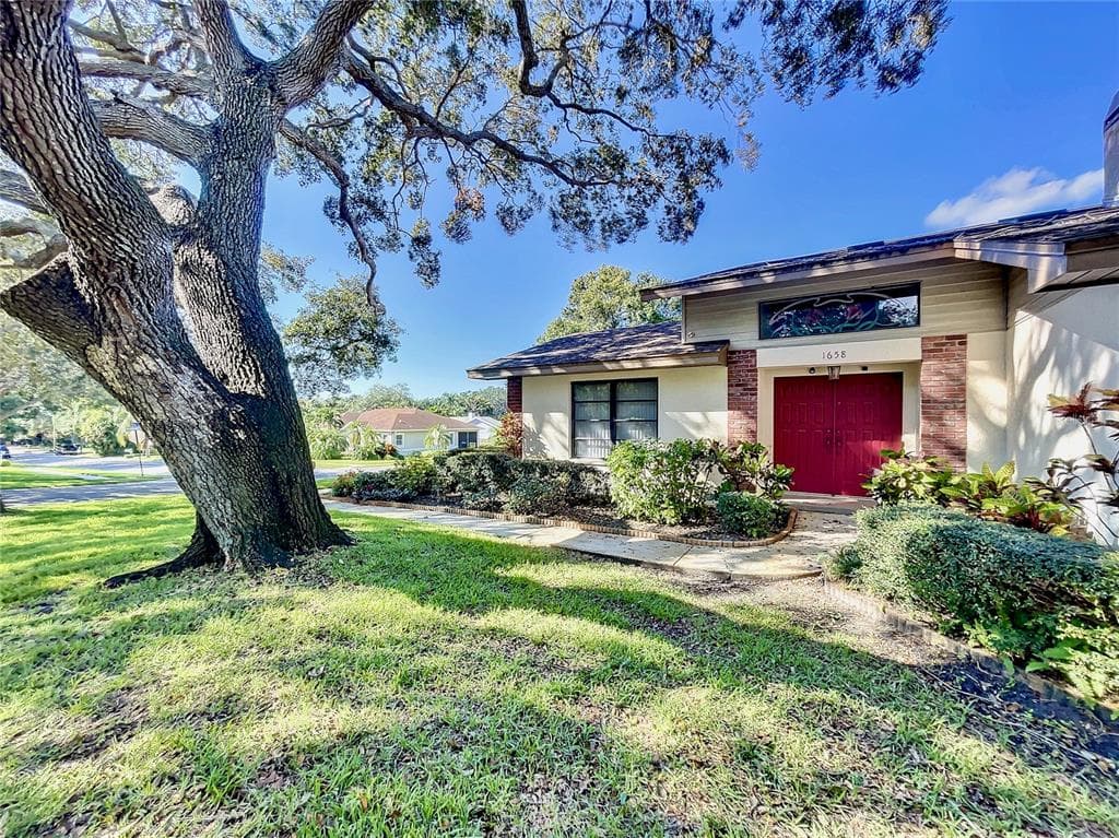 1658 WINDSOR DRIVE