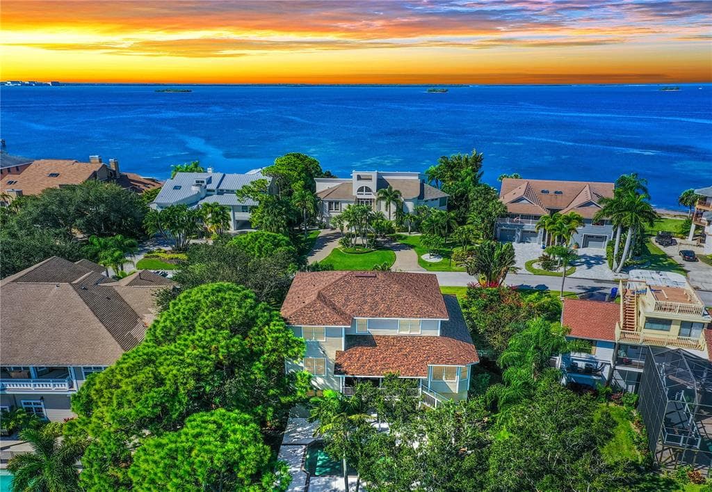 897 POINT SEASIDE DRIVE CRYSTAL BEACH, FL 34681
