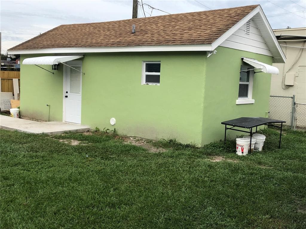 99 W LAMBRIGHT STREET UNIT B TAMPA, FL 33604