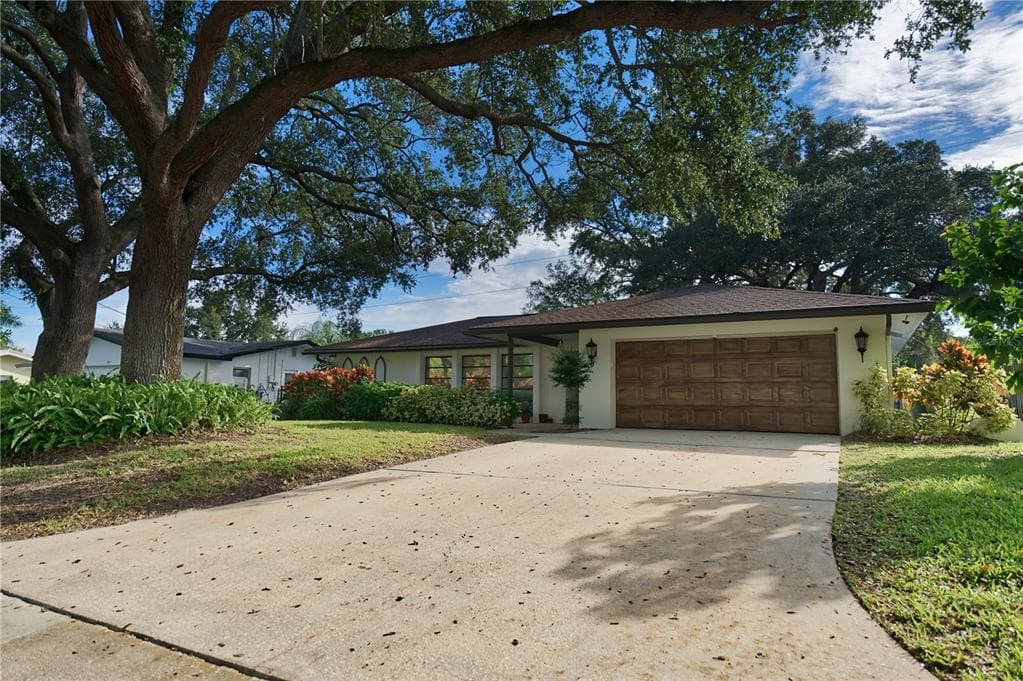 885 VICTOR HERBERT DRIVE LARGO, FL 33771