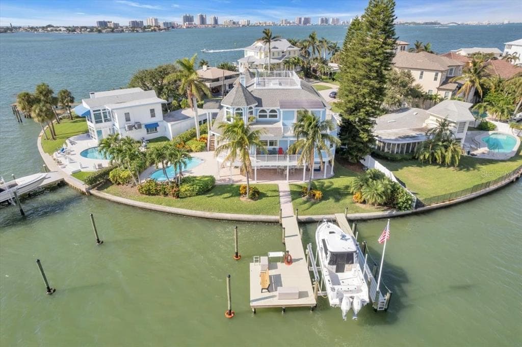 59 N PINE CIRCLE BELLEAIR, FL 33756