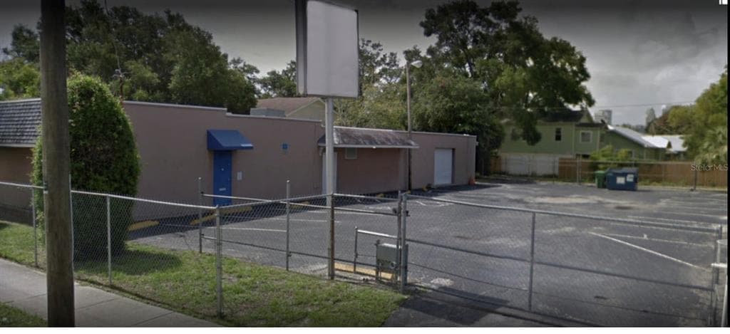 110 W COLUMBUS DRIVE