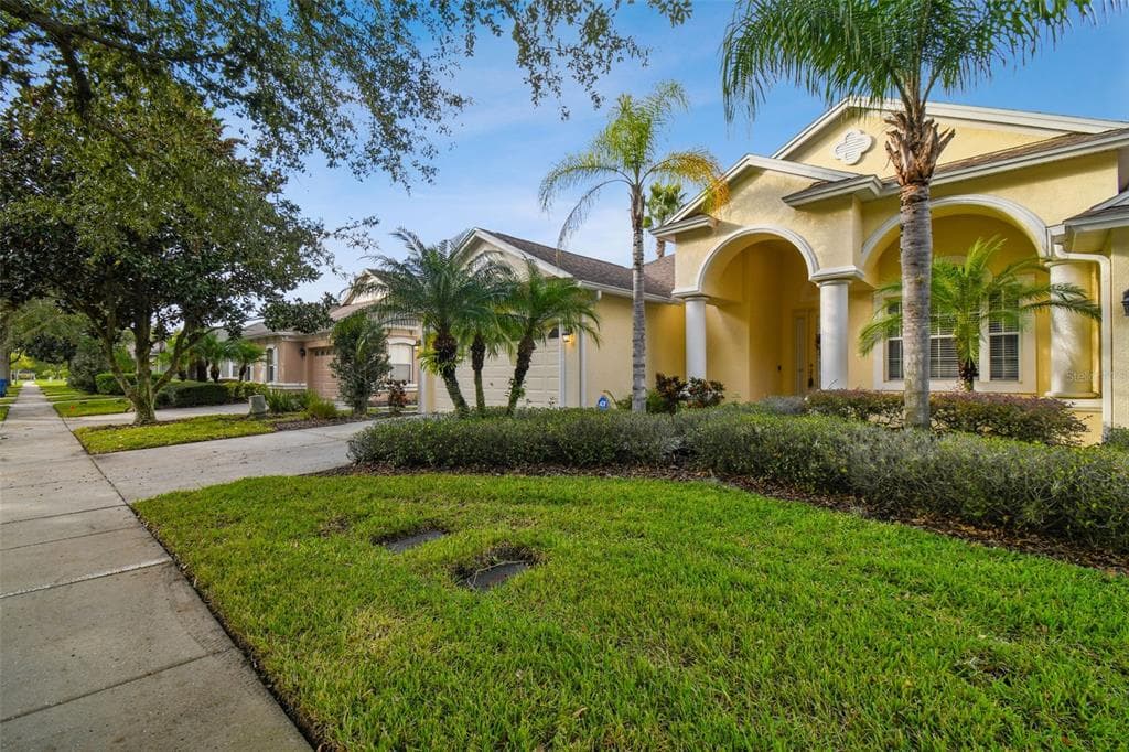 20649 AMANDA OAK COURT LAND O LAKES, FL 34638