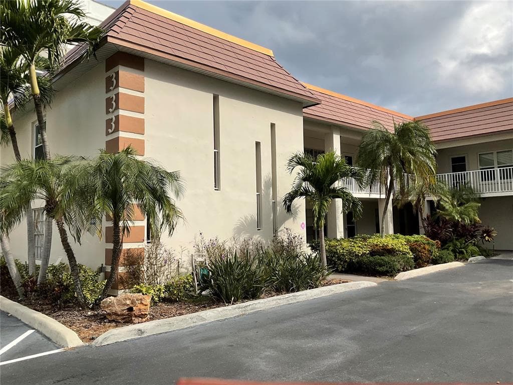333 ISLAND WAY UNIT 101 CLEARWATER, FL 33767