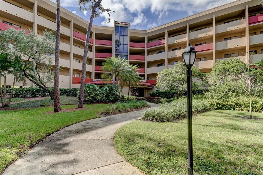 3076 EASTLAND BOULEVARD UNIT 405 CLEARWATER, FL 33761