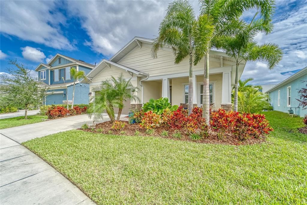5444 SILVER SUN DRIVE
