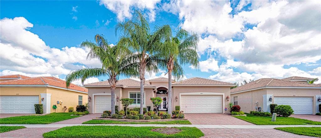 4947 SAPPHIRE SOUND DRIVE WIMAUMA, FL 33598