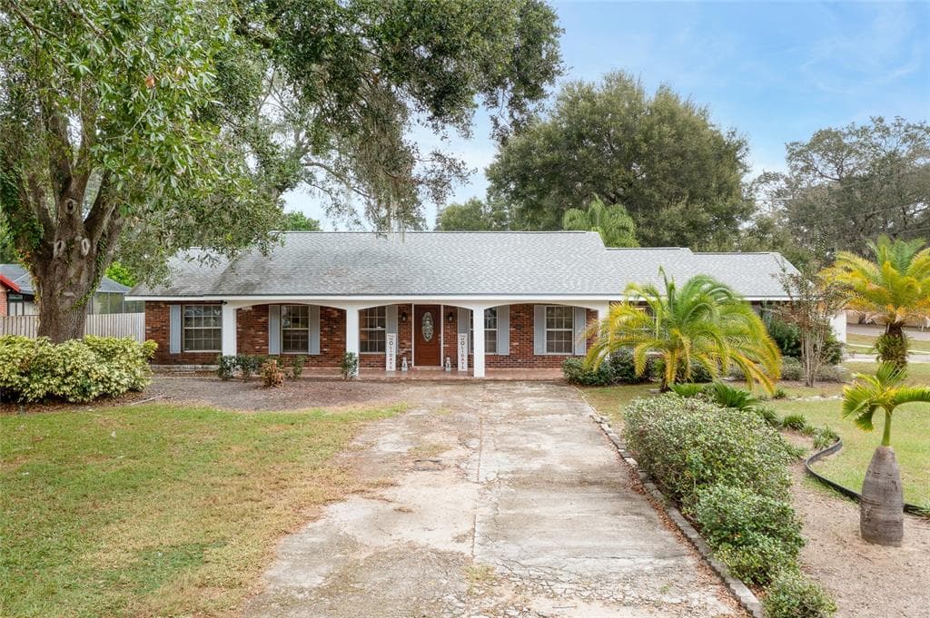 334 HOLLOWTREE DRIVE