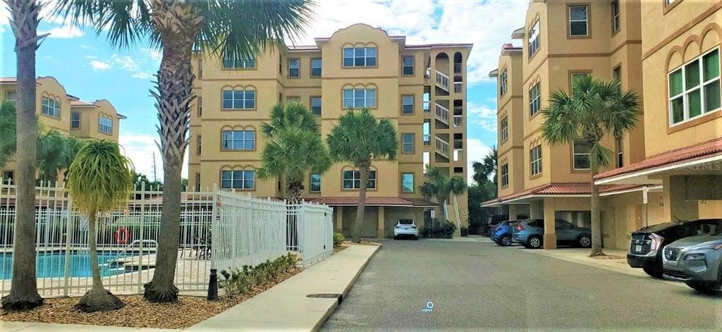 624 WELLS COURT UNIT 502 CLEARWATER, FL 33756