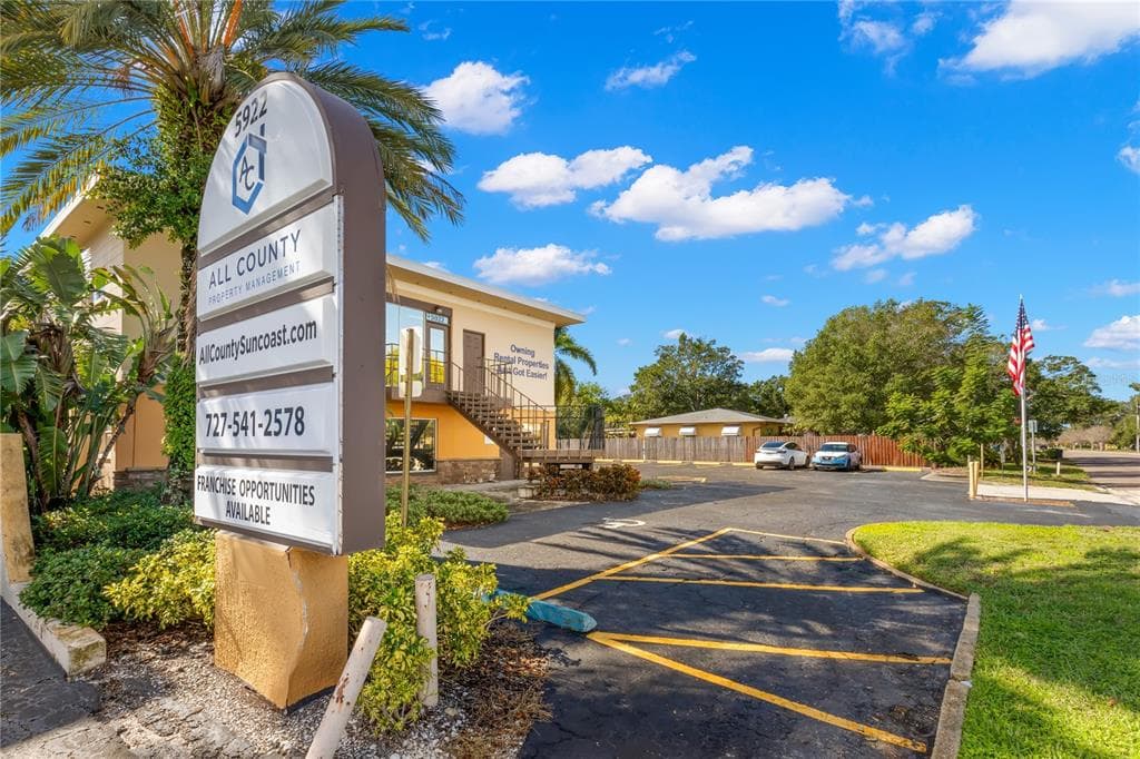 5922 9 AVENUE N ST PETERSBURG, FL 33710