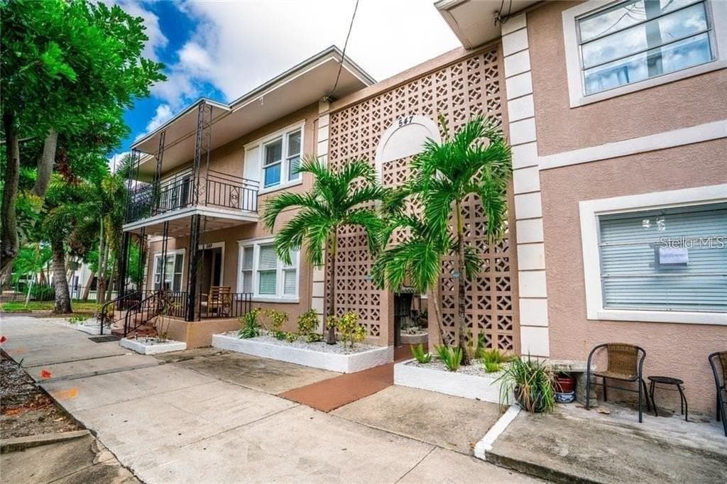 533 2ND STREET N UNIT 1/2 ST PETERSBURG, FL 33701