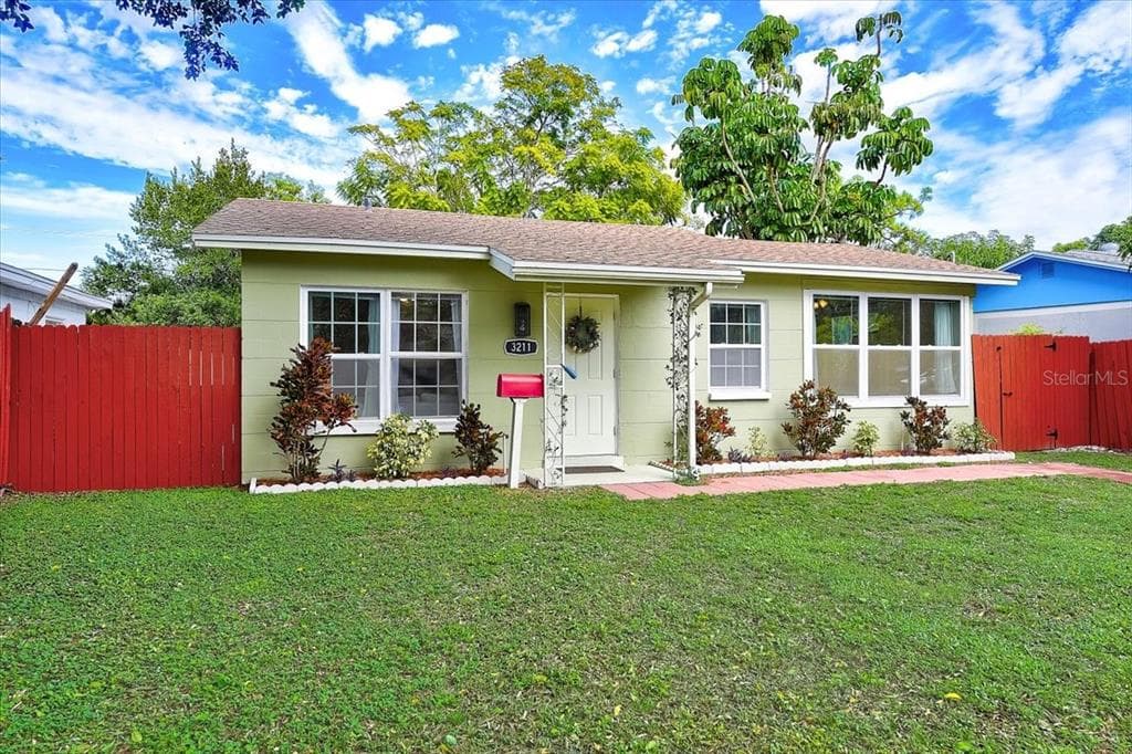 3211 35TH AVENUE N ST PETERSBURG, FL 33713