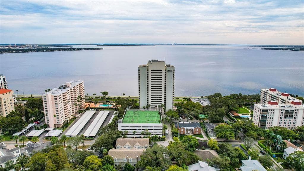2413 BAYSHORE BOULEVARD UNIT 1504 TAMPA, FL 33629