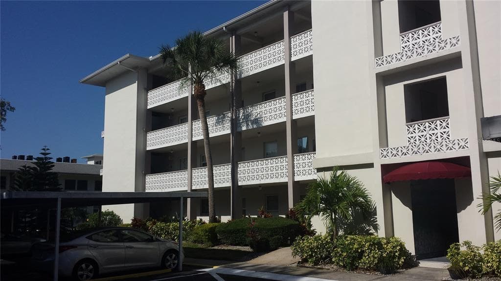 1524 LAKEVIEW ROAD UNIT 101 CLEARWATER, FL 33756