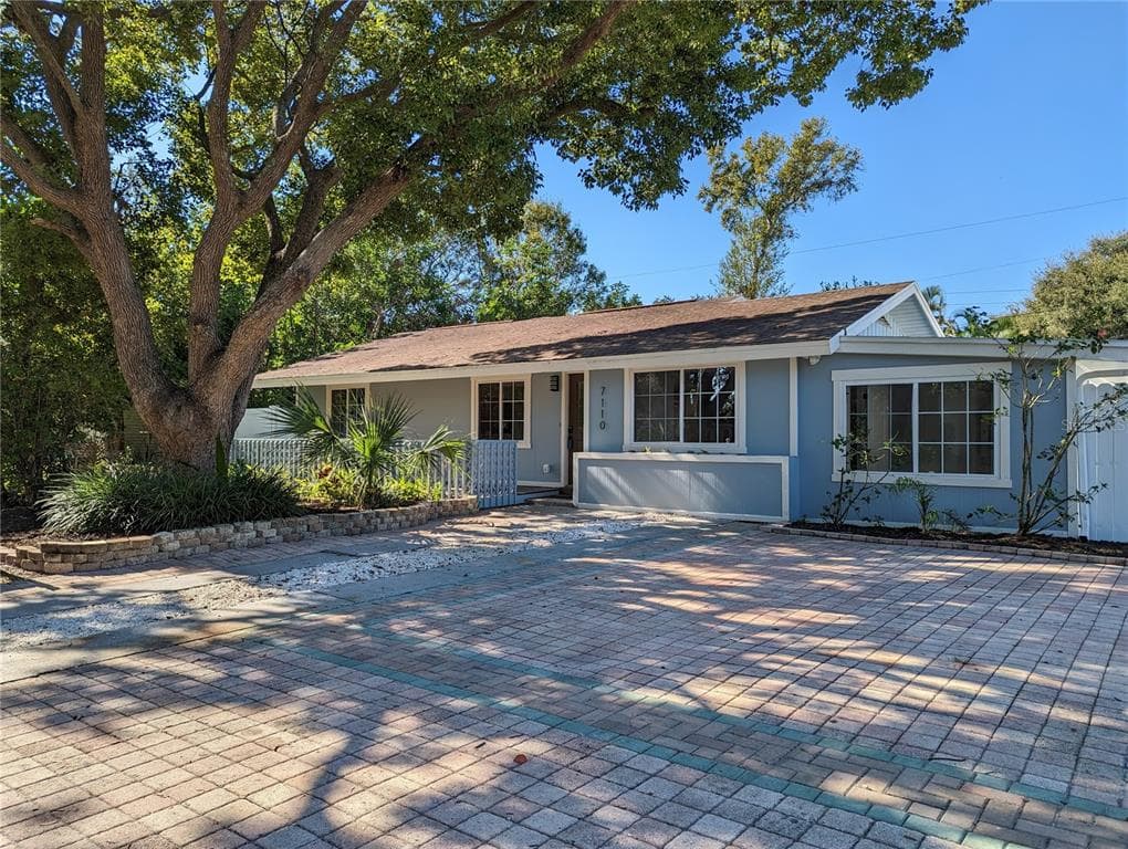 7110 ONYX DRIVE N ST PETERSBURG, FL 33702