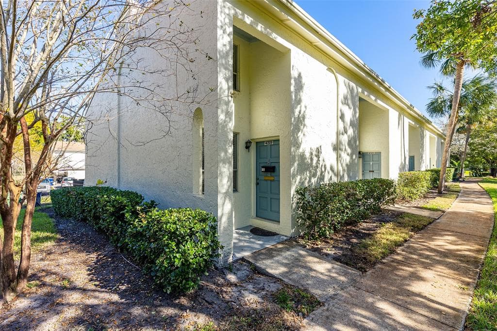 4319 LA VERA COURT TAMPA, FL 33611