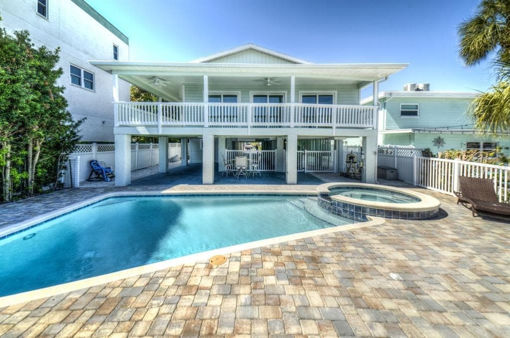 8601 E BAY DRIVE UNIT 3 TREASURE ISLAND, FL 33706