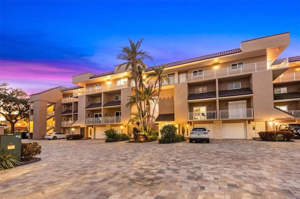 936 PINELLAS BAYWAY S UNIT P-2