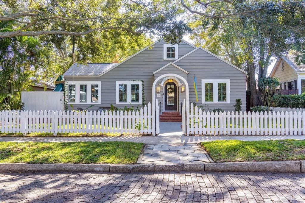 156 14TH AVENUE NE ST PETERSBURG, FL 33701