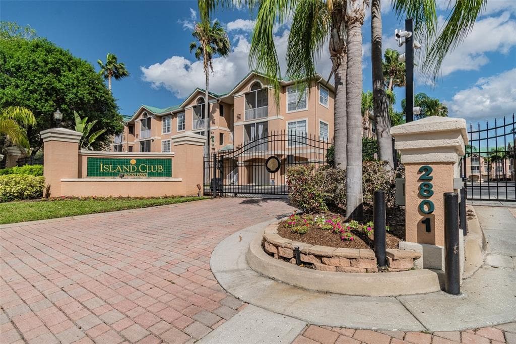 1208 BAY CLUB CIRCLE