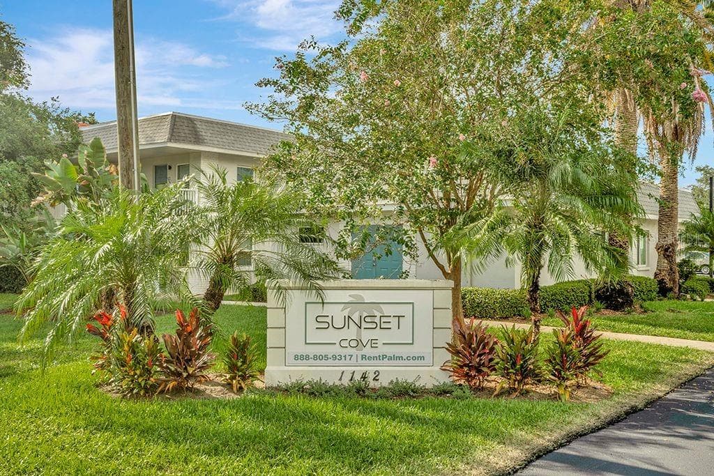 1142 SUNSET POINT ROAD UNIT 27 CLEARWATER, FL 33755