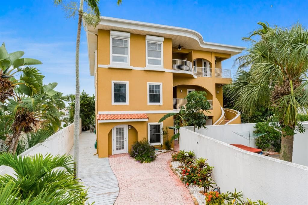 7953 BAYSHORE DRIVE