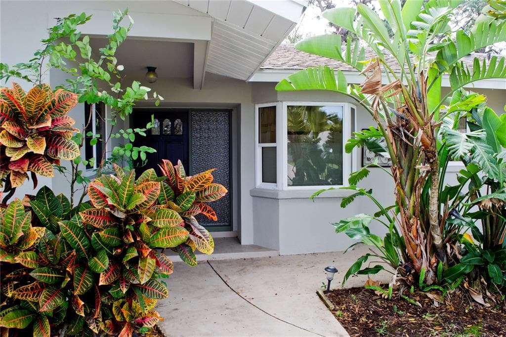 5682 45TH AVENUE N KENNETH CITY, FL 33709