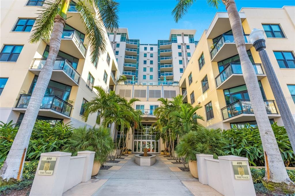 400 4TH AVENUE S UNIT 802 ST PETERSBURG, FL 33701