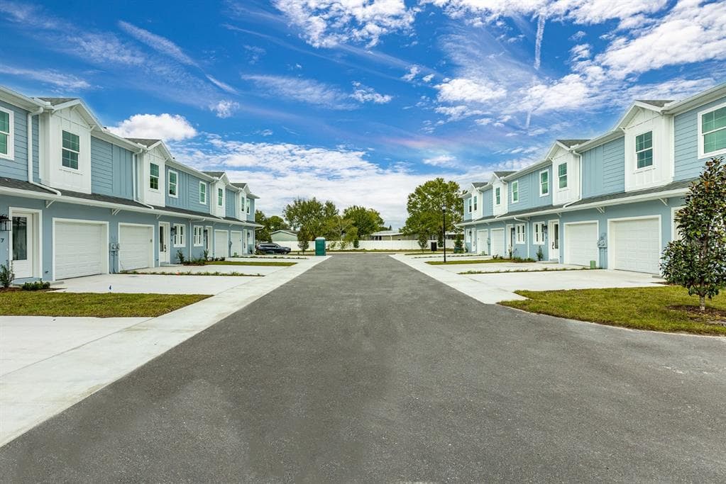 3722 W MANGO AVENUE UNIT 5 TAMPA, FL 33611