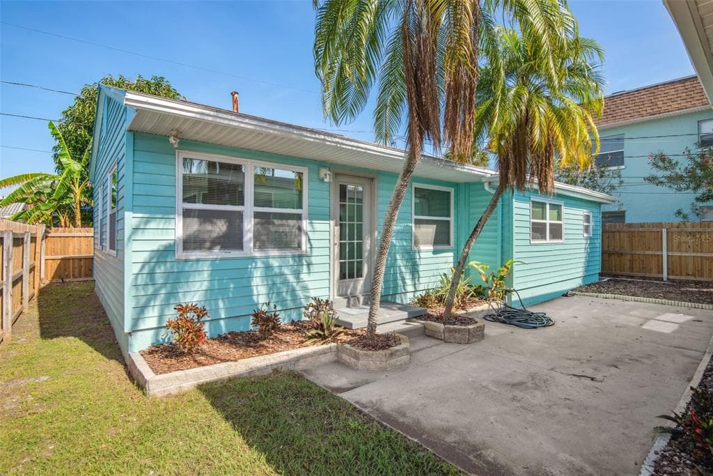 621 76TH AVENUE ST PETE BEACH, FL 33706