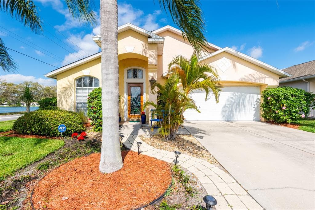 9509 CHARLESTON LAKE DR TAMPA, FL 33635