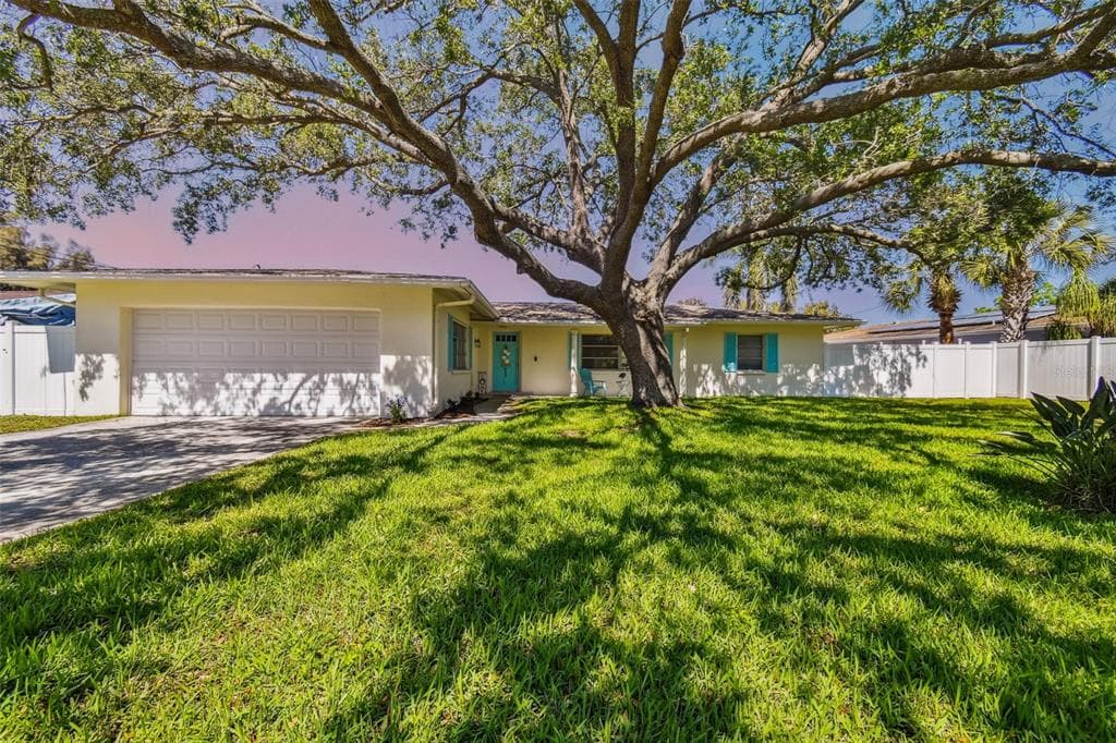 965 45TH AVENUE NE ST PETERSBURG, FL 33703