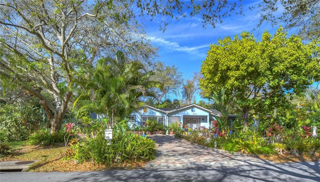 4007 S LYNWOOD AVENUE TAMPA, FL 33611