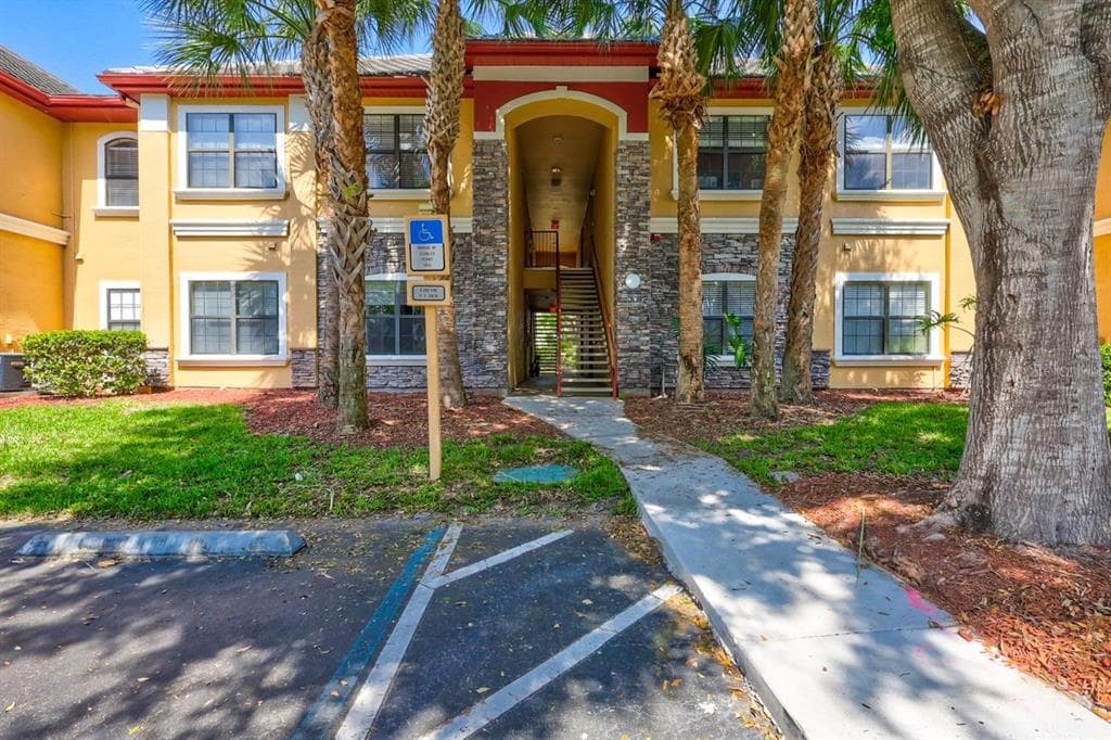 2141 PORTOFINO PLACE UNIT 28-282 PALM HARBOR, FL 34683