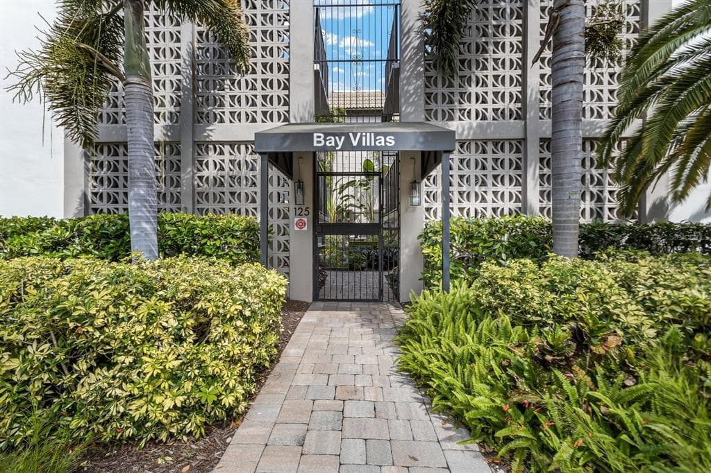 125 5TH AVENUE NE UNIT 110 ST PETERSBURG, FL 33701