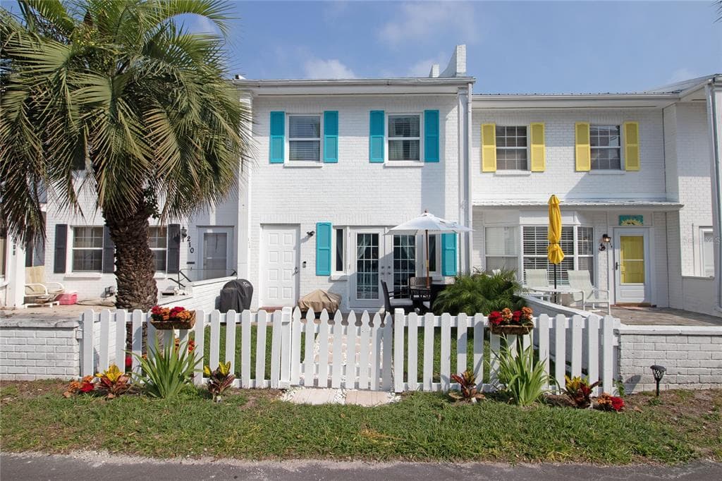 212 BUNKER HILL LANE DUNEDIN, FL 34698